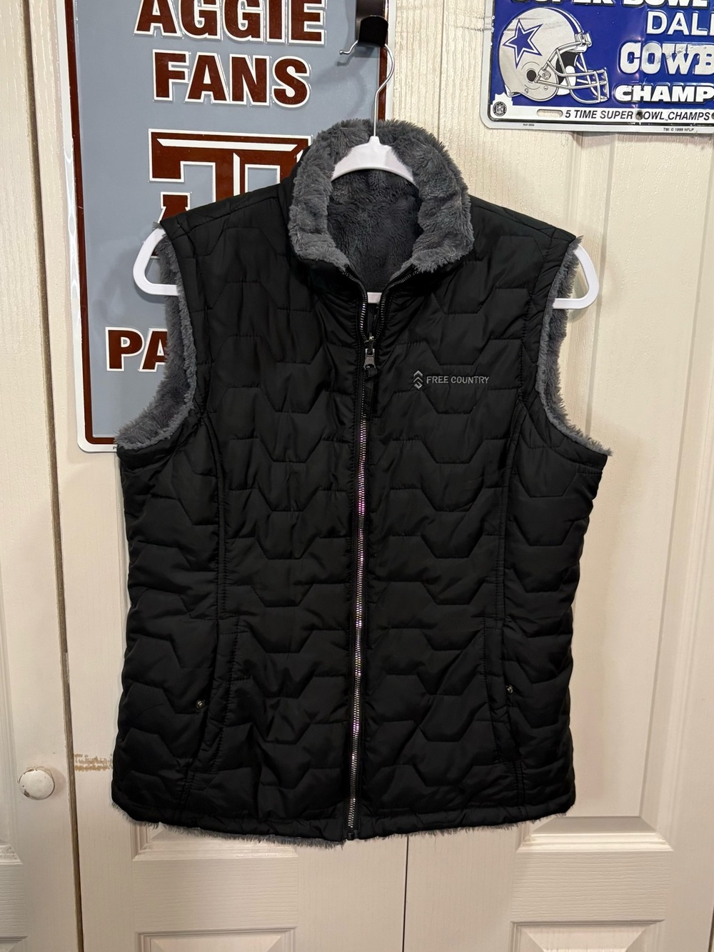 Free Country Black Quilted Vest with Gray Faux-Fur Trim